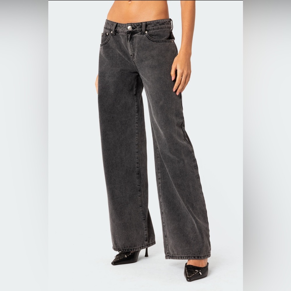 Edikted Raelynn Washed Low Rise Jeans
